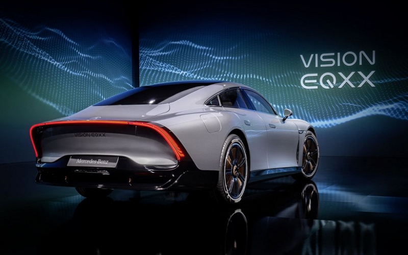 Шик, блеск, 47-дюймовая медиасистема и 1000 км на одной зарядке. Представлен концептуальный электромобиль Mercedes-Benz Vision EQXX