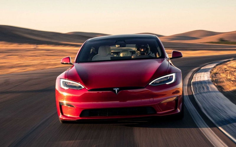 Tesla Model S стала первым электромобилем, который проехал 1210 км без подзарядки