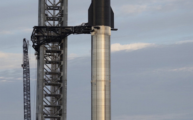 Самая большая ракета в истории готова к первому орбитальному запуску. Новые фото и видео Starship и «Мехазиллы»
