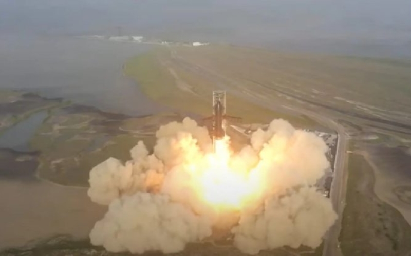 SpaceX успешно запустила — а затем взорвала — самую большую ракету в истории 