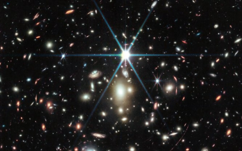 Телескоп Джеймс Уэбб сумел сфотографировать самую далекую звезду в известной вселенной 